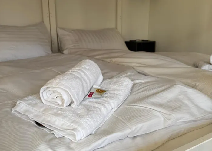 Red Nest Apartment *